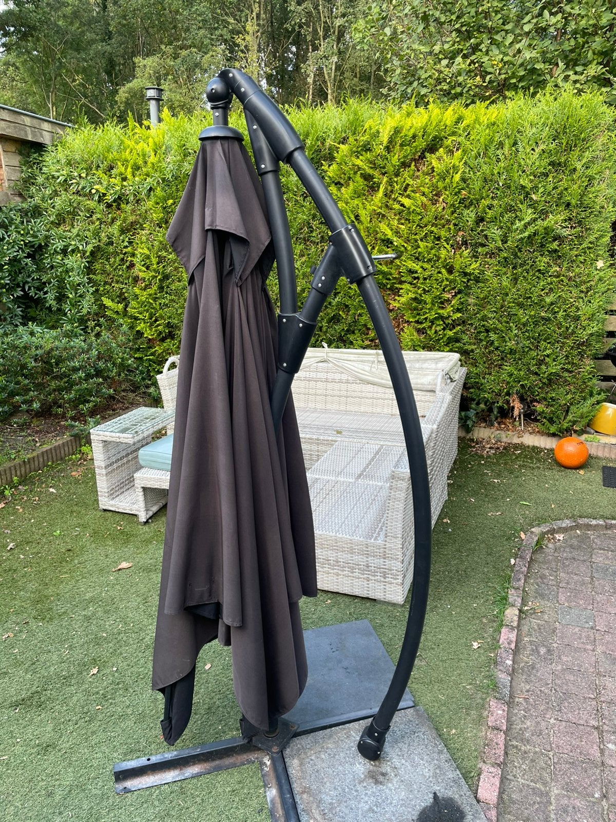 Zweefparasol Madison 250 bij 250 cm in goede staat