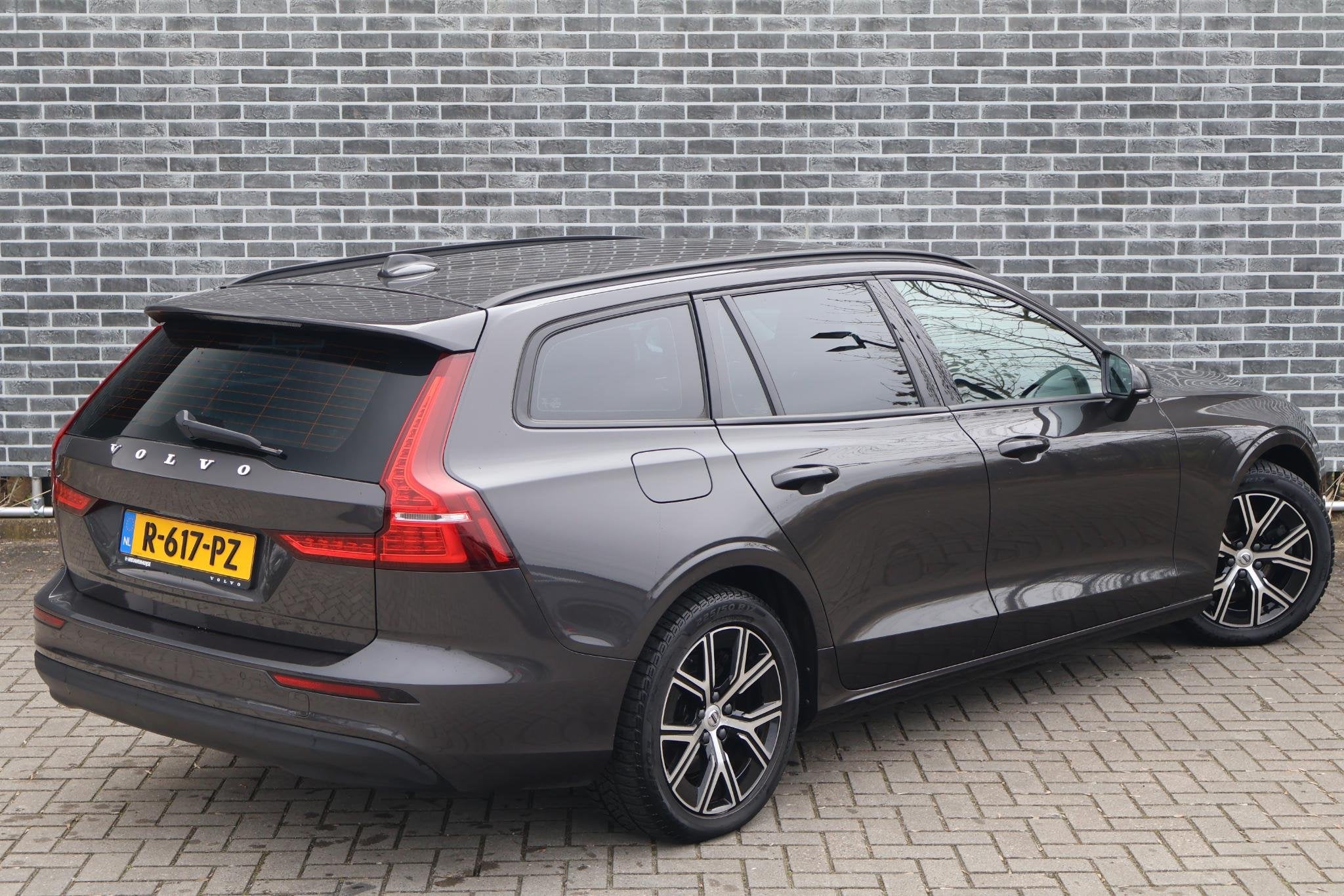 Volvo V60 2.0 B3 Essential | Trekhaak | Navigatie | Apple Ca, Auto's, Stof, Euro 6, 1634 kg, 163 pk