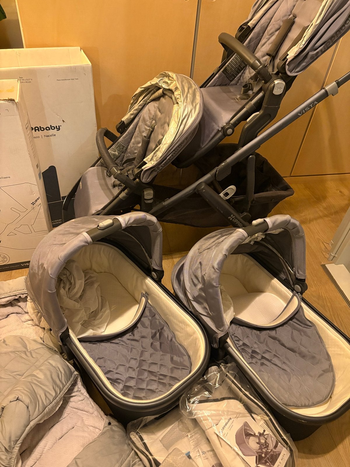 Foto 2 van Tweeling UPPAbaby Vista V2  met reiswiegen en accessoires
