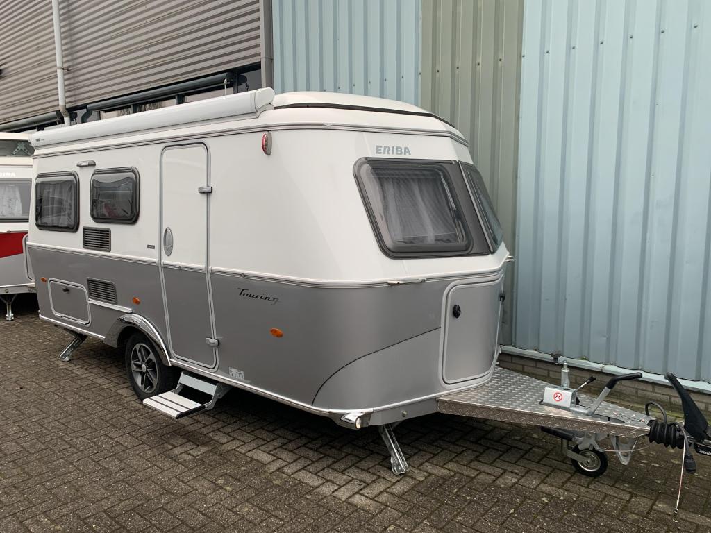 Eriba Touring Urban 530 Hordeur/Serv.luik/Luifel, Caravans en Kamperen, Caravans, Standaardzit, Bedrijf, 4 tot 5 meter, Eriba