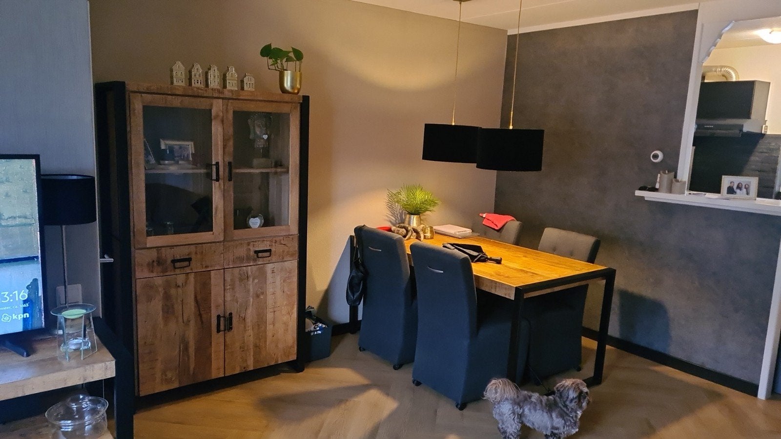 Buffetkast mangohout met zwart stalen zijkanten - z.g.a.n., Huis en Inrichting, Kasten | Buffetkasten, Industrieel, Modern, Zo goed als nieuw