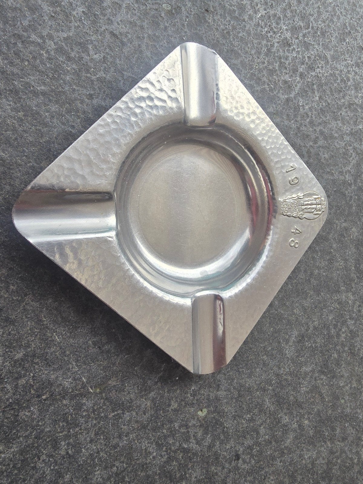 Vintage aluminium asbak 1948 met gehamerd effect (DOOS 9), Ophalen of Verzenden