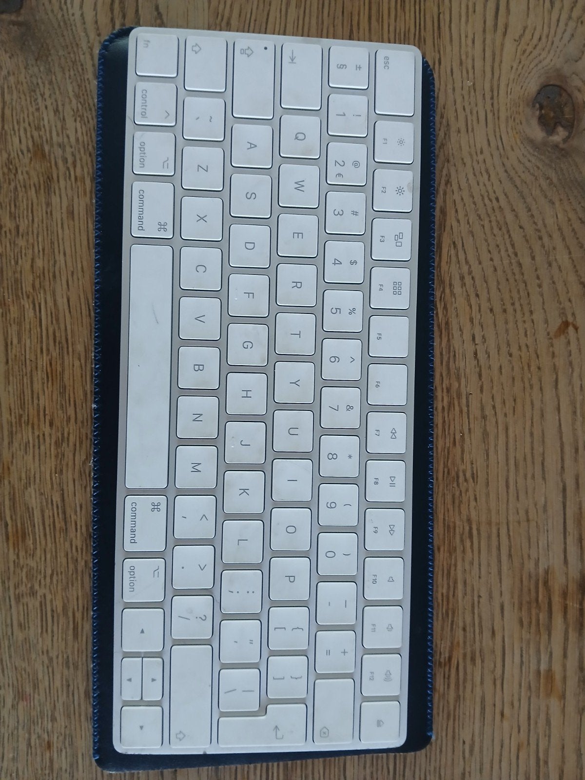 Apple Magic Keyboard A1644 – draadloos Bluetooth – QWERTY, Computers en Software, Toetsenborden, Gebruikt, Ophalen of Verzenden