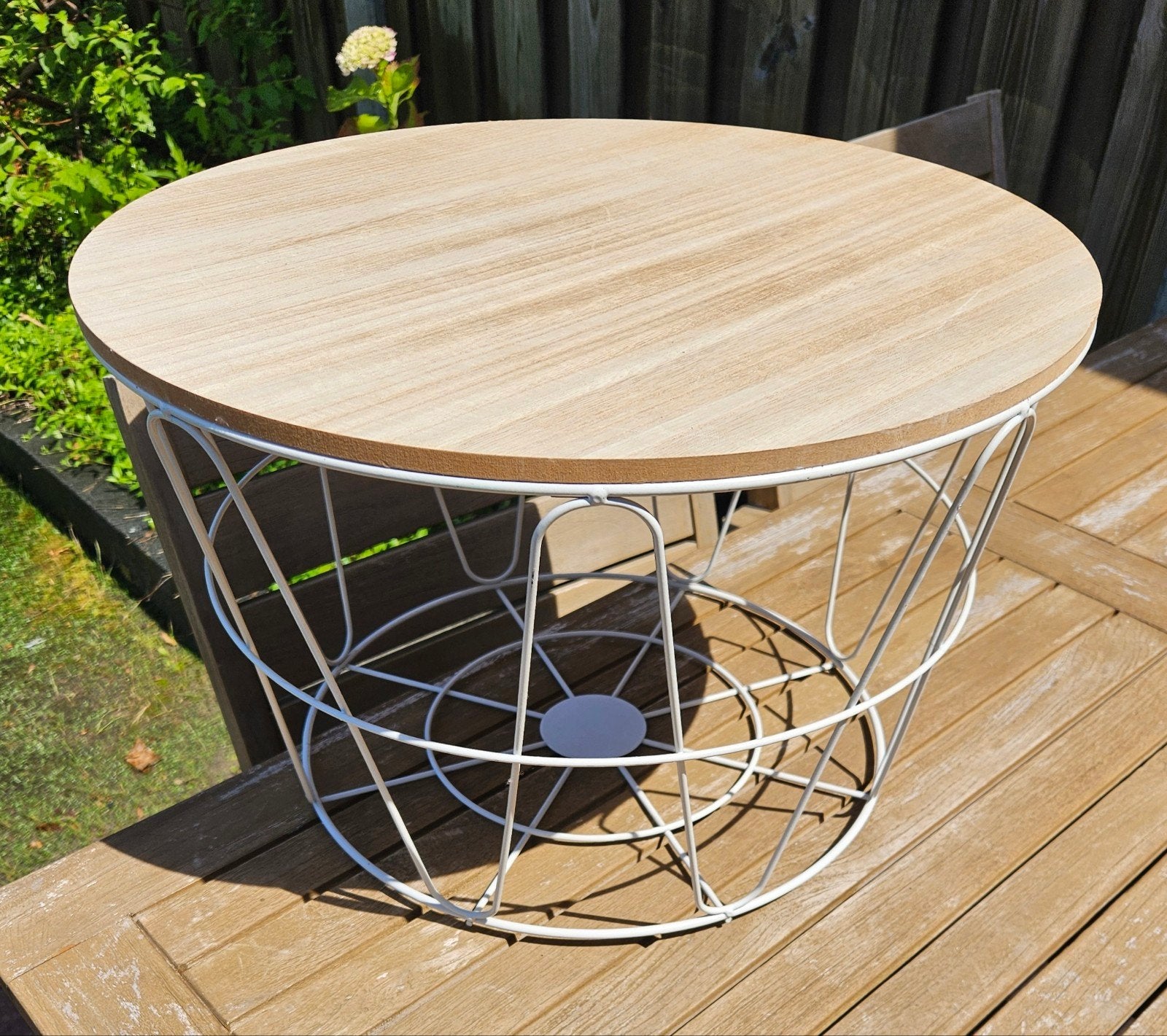 Modern Bijzettafeltje met Houten Blad en Metalen Mand, Minder dan 45 cm, Minder dan 55 cm, Modern, Industrieel, Rond