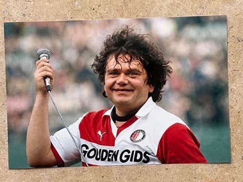 Org Kl foto 20x30 cm Andre Hazes in Feyenoord shirt 04/06/83, Verzenden, Nieuw, Foto of Kaart