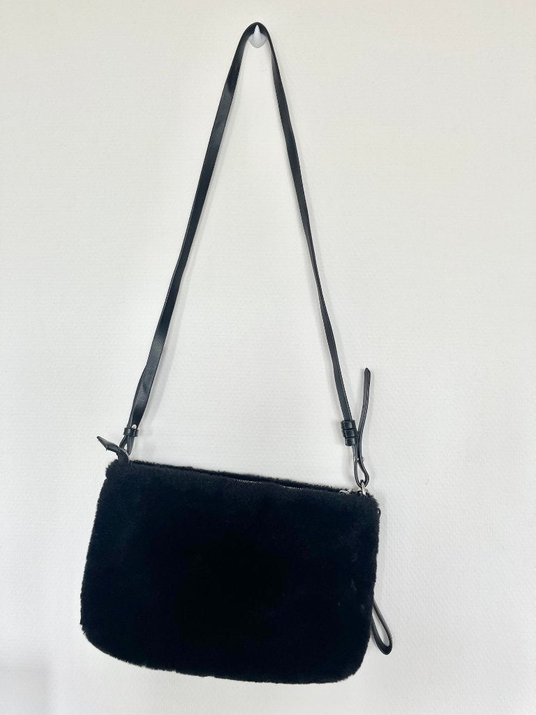 Black Faux Fur Shoulder Bag Y2K, Sieraden, Tassen en Uiterlijk, Tassen | Damestassen, Ophalen of Verzenden, Zo goed als nieuw