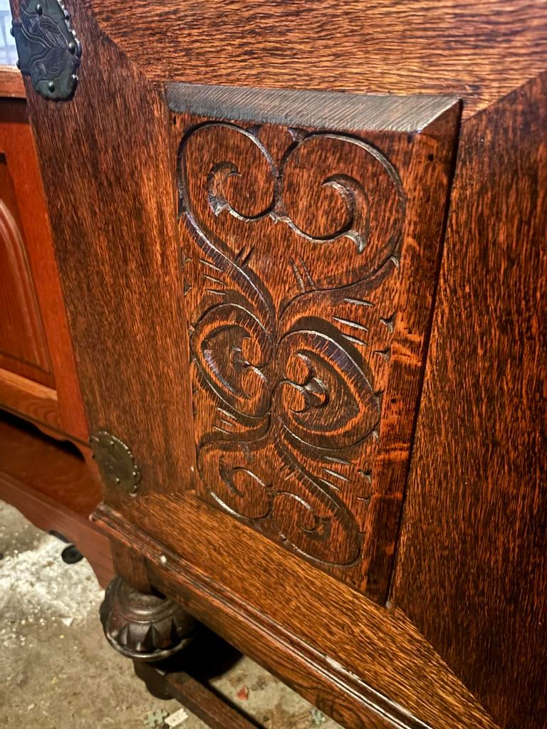Antiek dressoir met houtsnijwerk, Ophalen