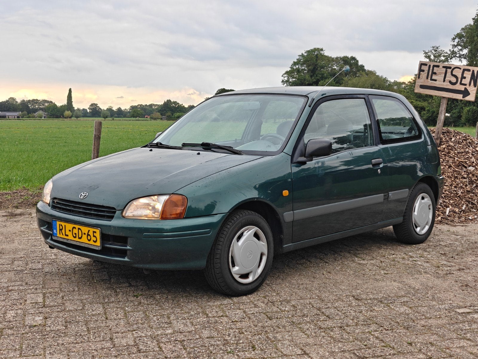 Toyota Starlet 1.3 16V | Nieuwe Distributie | Nieuwe APK, Voorwielaandrijving, Stof, 4 cilinders, Starlet
