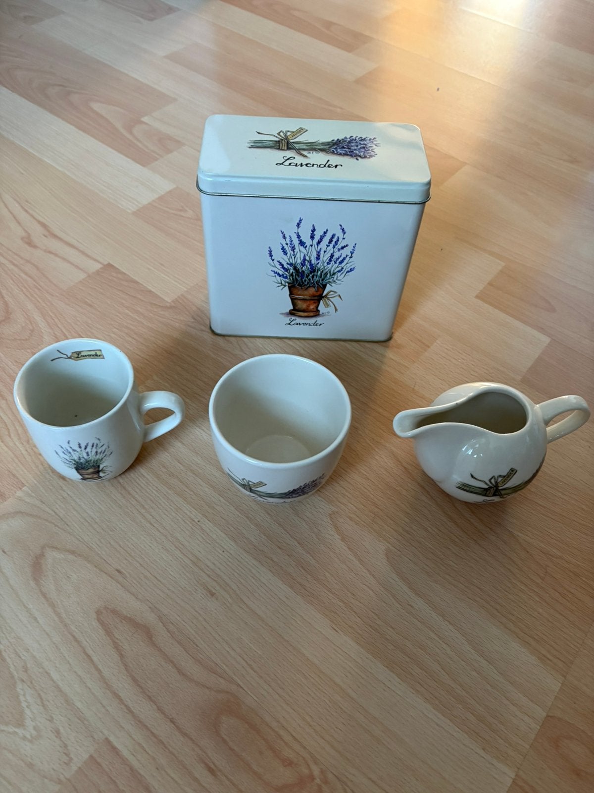 Blikje en servies Jet ter Steege LAVENDER, Overige typen, Ophalen of Verzenden, Zo goed als nieuw, Overige stijlen