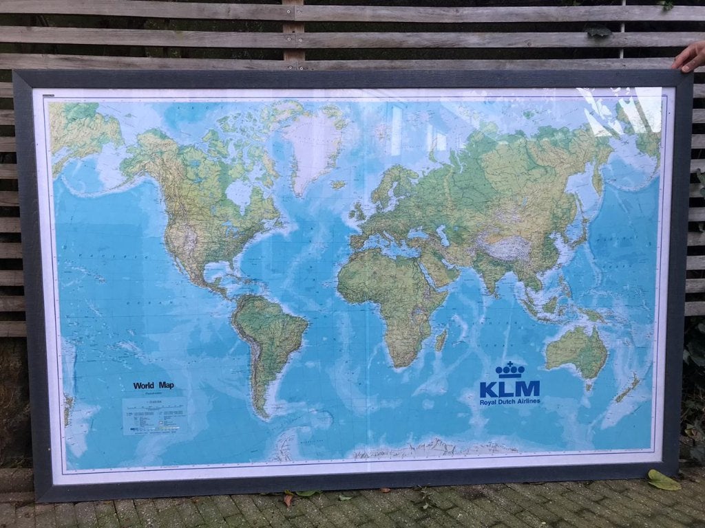 Vintage KLM Wereldkaart (jaren '70-'80) in Plexiglas, Verzamelen, Luchtvaart en Vliegtuigspotten, Ophalen, Gebruikt, Kaart, Foto of Prent