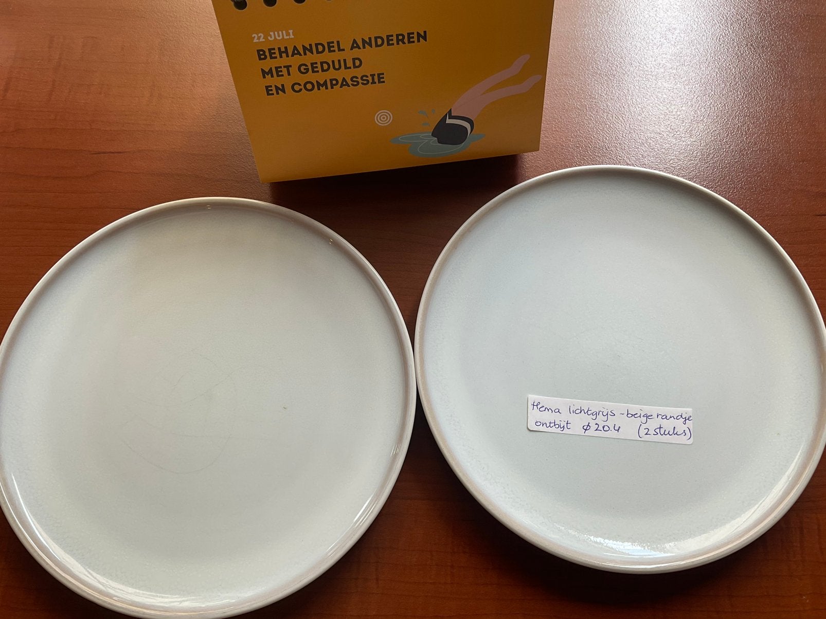 2 ontbijtborden HEMA/ lichtgrijs diam.20.4, Ophalen of Verzenden