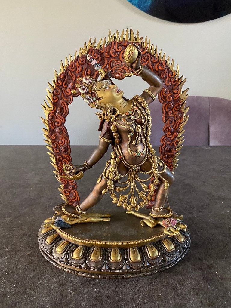 Zeldzaam brons Goldface Vajrayogini beeld 35cm 24k Nepal, Verzamelen, Religie, Zo goed als nieuw, Boeddhisme, Beeld(je), Ophalen of Verzenden