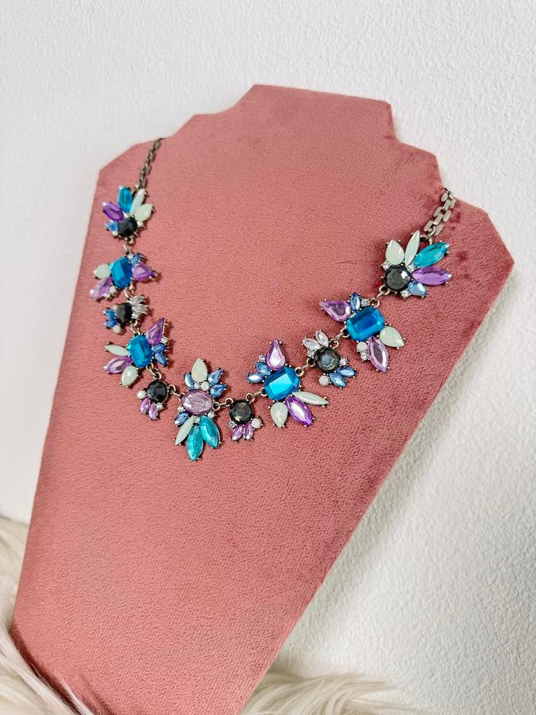 Halsketting met gekleurde kristallen - NIEUW, Overige materialen, Blauw, Nieuw, Ophalen of Verzenden