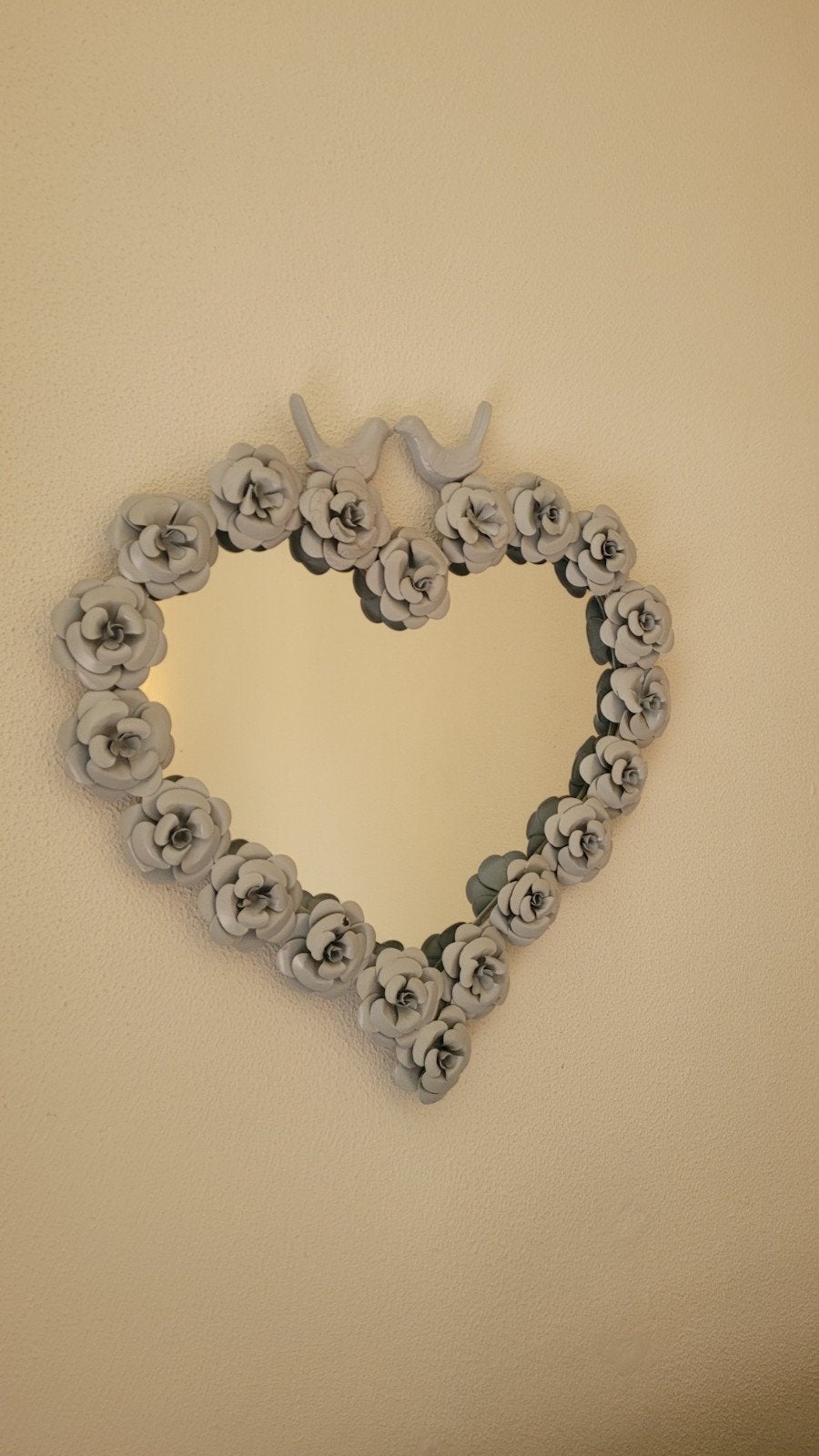 Hartvormige spiegel met metalen decoratie, Minder dan 50 cm, Ophalen of Verzenden, Zo goed als nieuw, Minder dan 100 cm