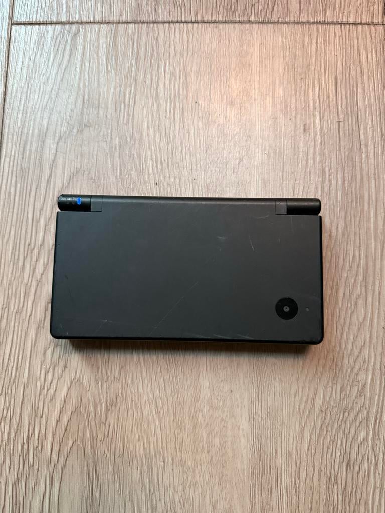 Nintendo DSi (zwart) zonder oplader, Spelcomputers en Games, Spelcomputers | Nintendo DS, Ophalen of Verzenden, Gebruikt, Zwart