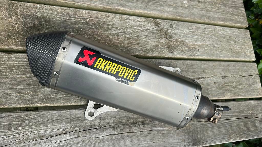 Akrapovic Titanium Slip-On Uitlaat  – Carbon –, Motoren, Ophalen of Verzenden, Gebruikt