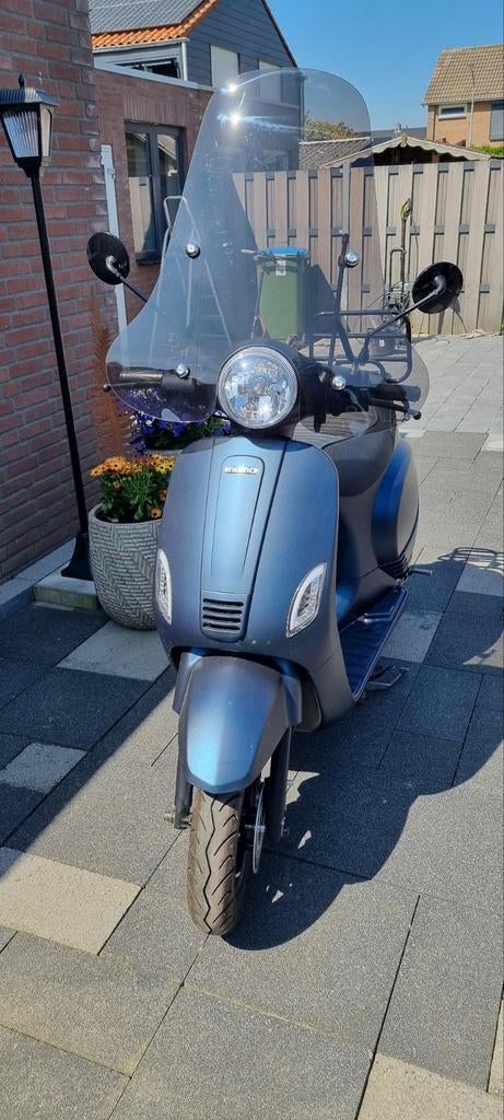 Momo scooter met weinig kilometers!!, Zo goed als nieuw, Benzine, Ophalen, Overige merken