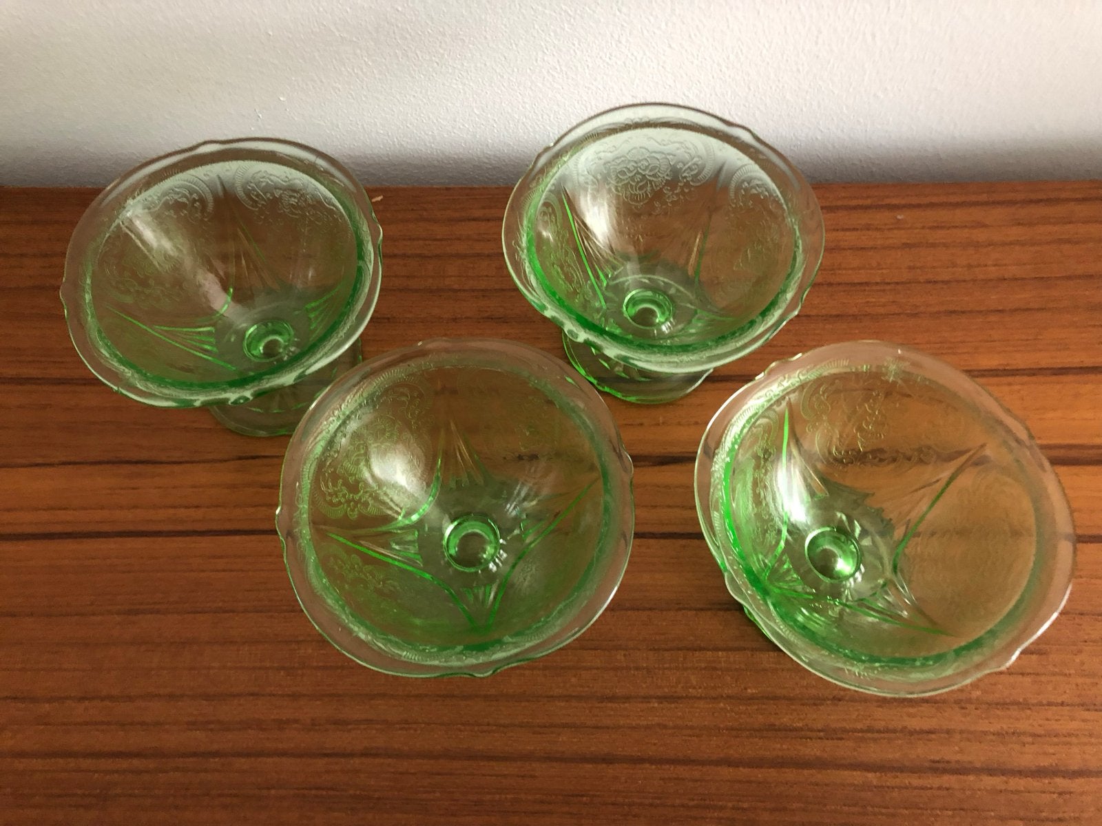 4x Oude Uraniumglas Annagroen IJscoupes, Antiek en Kunst, Antiek | Glas en Kristal, Ophalen of Verzenden