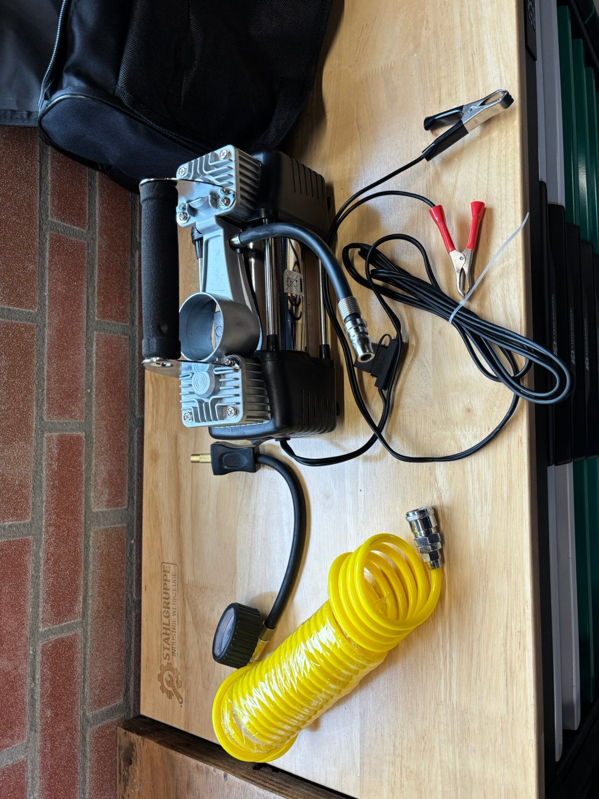 12 volt kleine compressor te koop, Doe-het-zelf en Verbouw, Ophalen, Mobiel, 6 tot 10 bar, Zo goed als nieuw