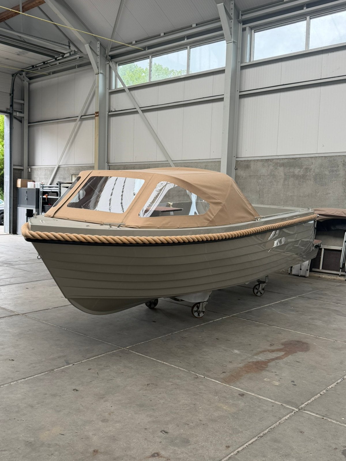 Maassloep 680 NIEUW Inc jong gebruikte tohatsu 30pk 4 takt, Ophalen, Maassloep, Boegschroef