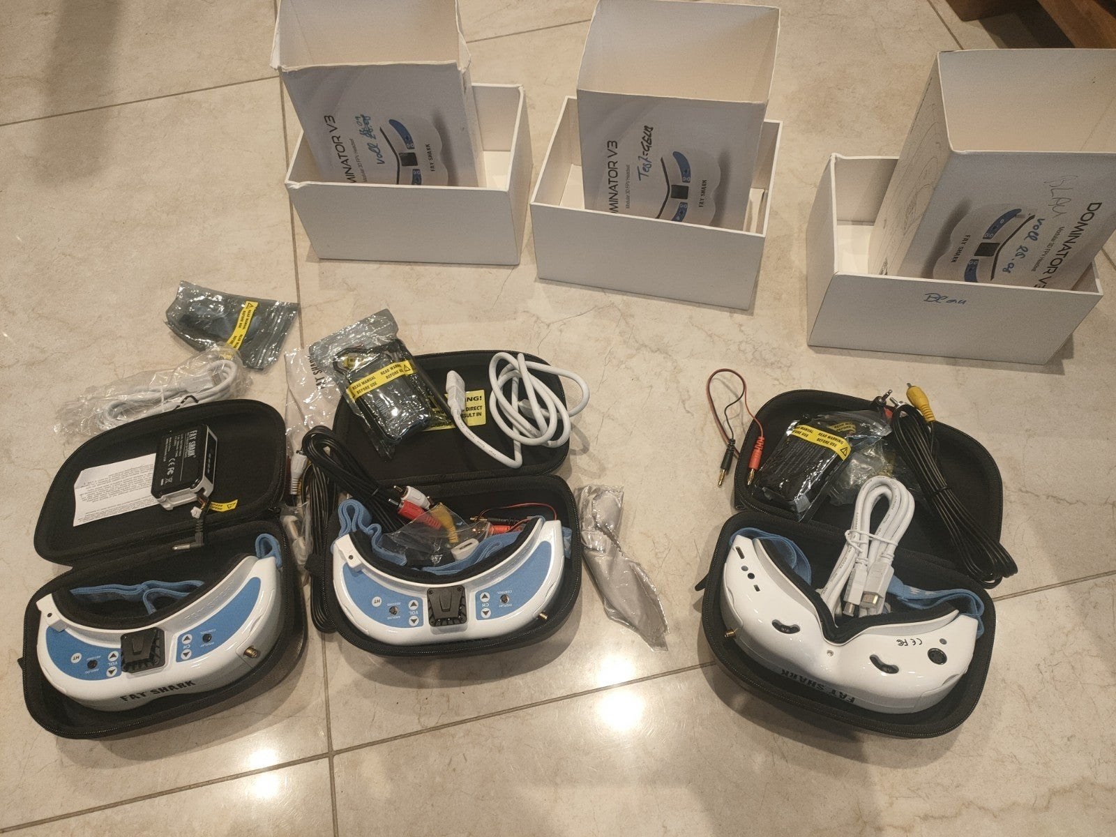 3x Dominator V3 Fat Shark + charger, Ophalen, Nieuw