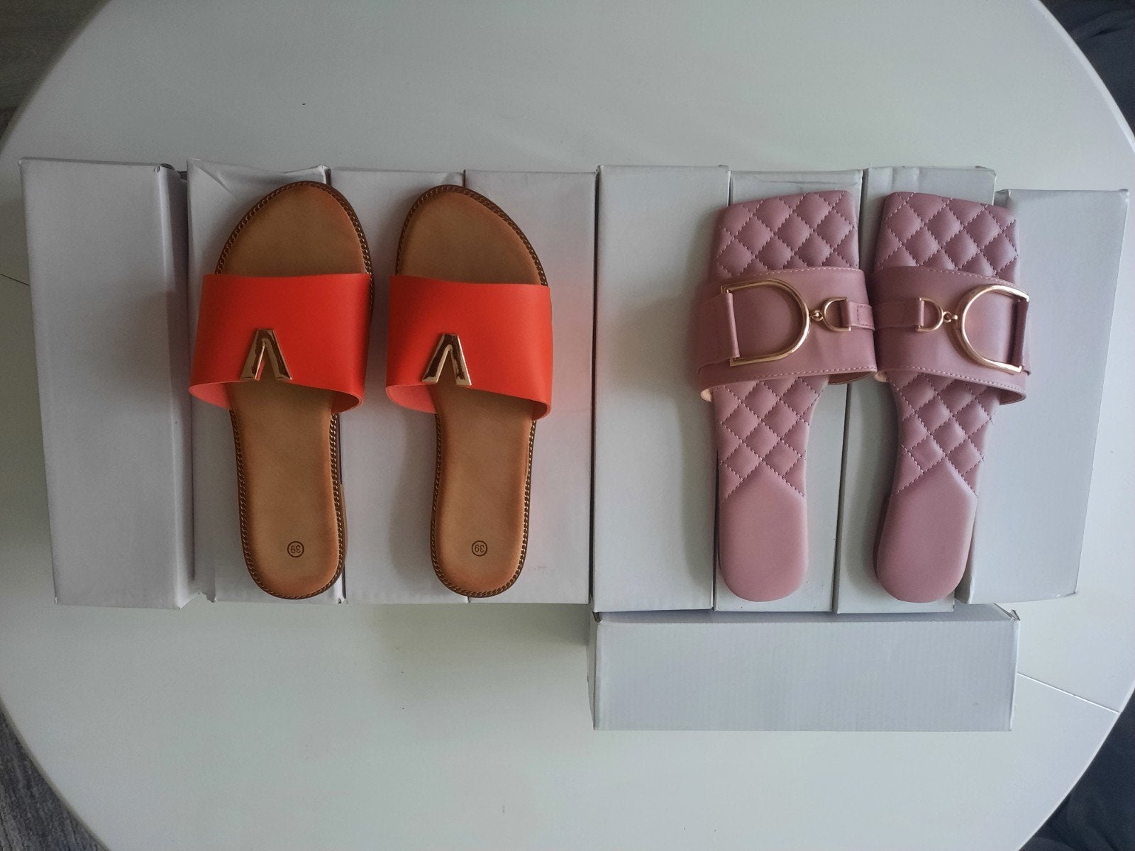 Partij dames slippers nieuw in doos, Kleding | Dames, Schoenen, Ophalen of Verzenden, Nieuw, Slippers