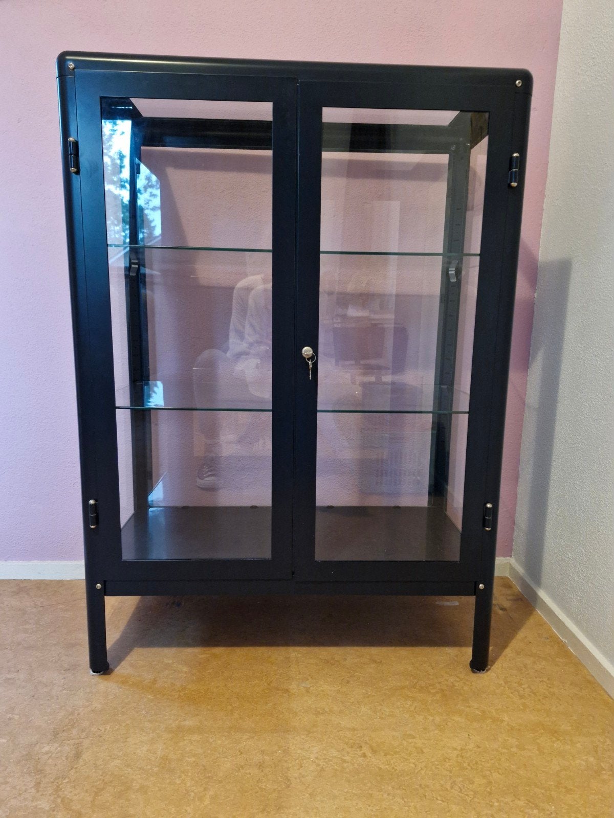 FABRIKOR vitrinekast IKEA vitrine kastje blauw, Huis en Inrichting, Kasten | Vitrinekasten, Ophalen, 100 tot 150 cm, 50 tot 100 cm