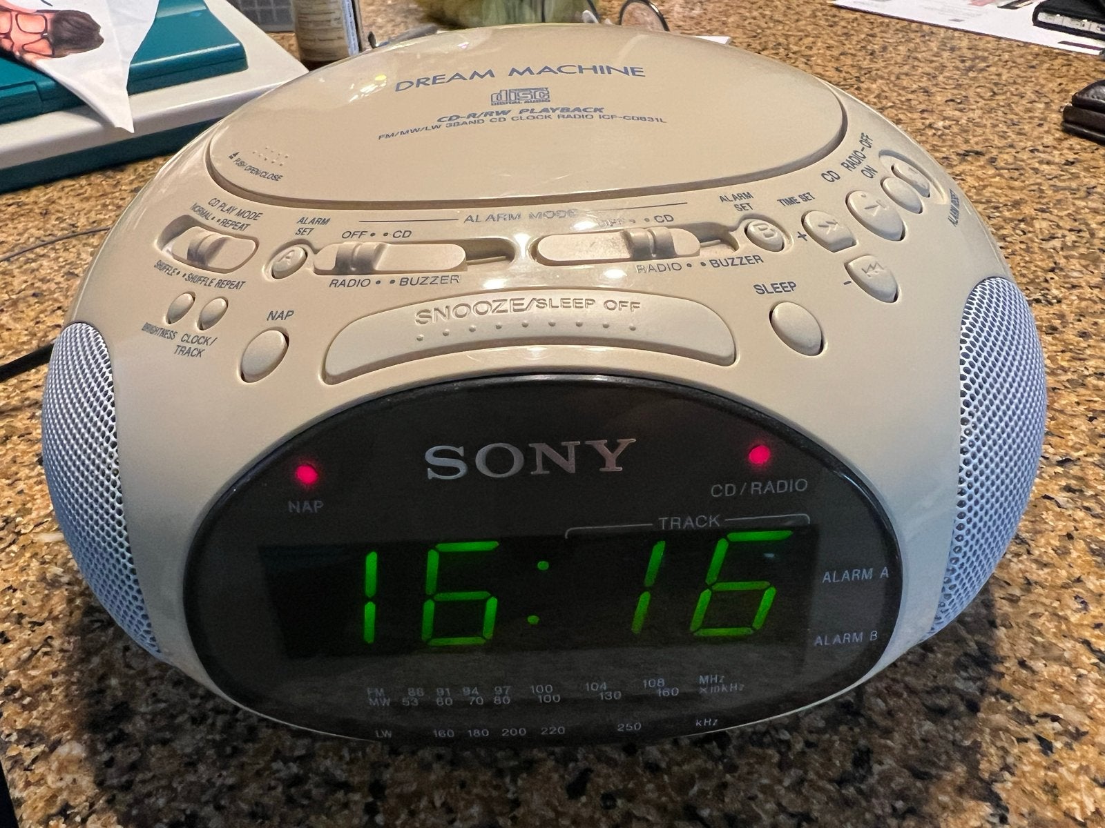 Sony Dream Machine CD-R/RW Playback Radio ICF-CD831L, Ophalen of Verzenden, Gebruikt, Radio, Met cd-speler