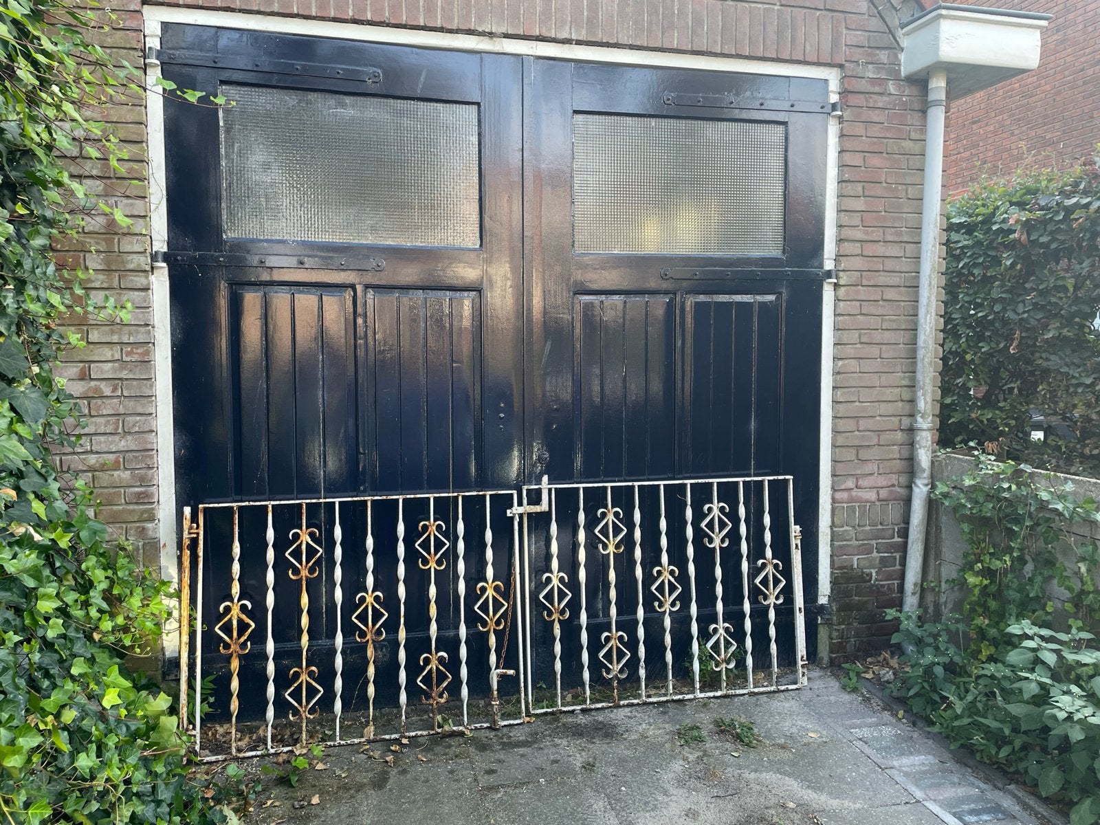 Zware kwaliteit smeedijzeren sierhekken (2 delen), Tuin en Terras, Tuinhekken en Hekwerk, Ophalen, Met poort, Gebruikt, Sierhekwerk