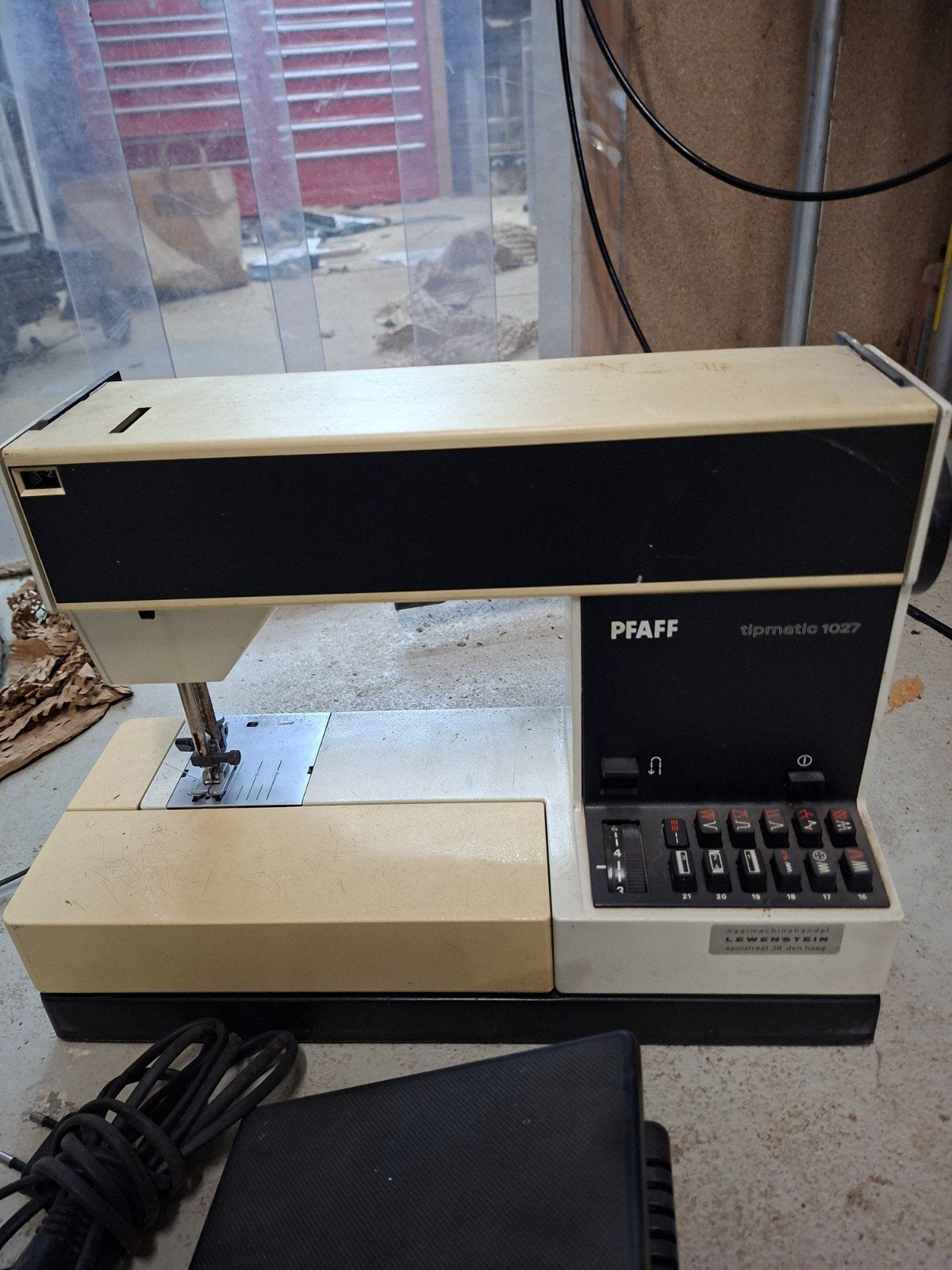 Pfaff Tipmatic 1027 Naaimachine met Voetpedaal, Ophalen, Gebruikt, Naaimachine, Pfaff
