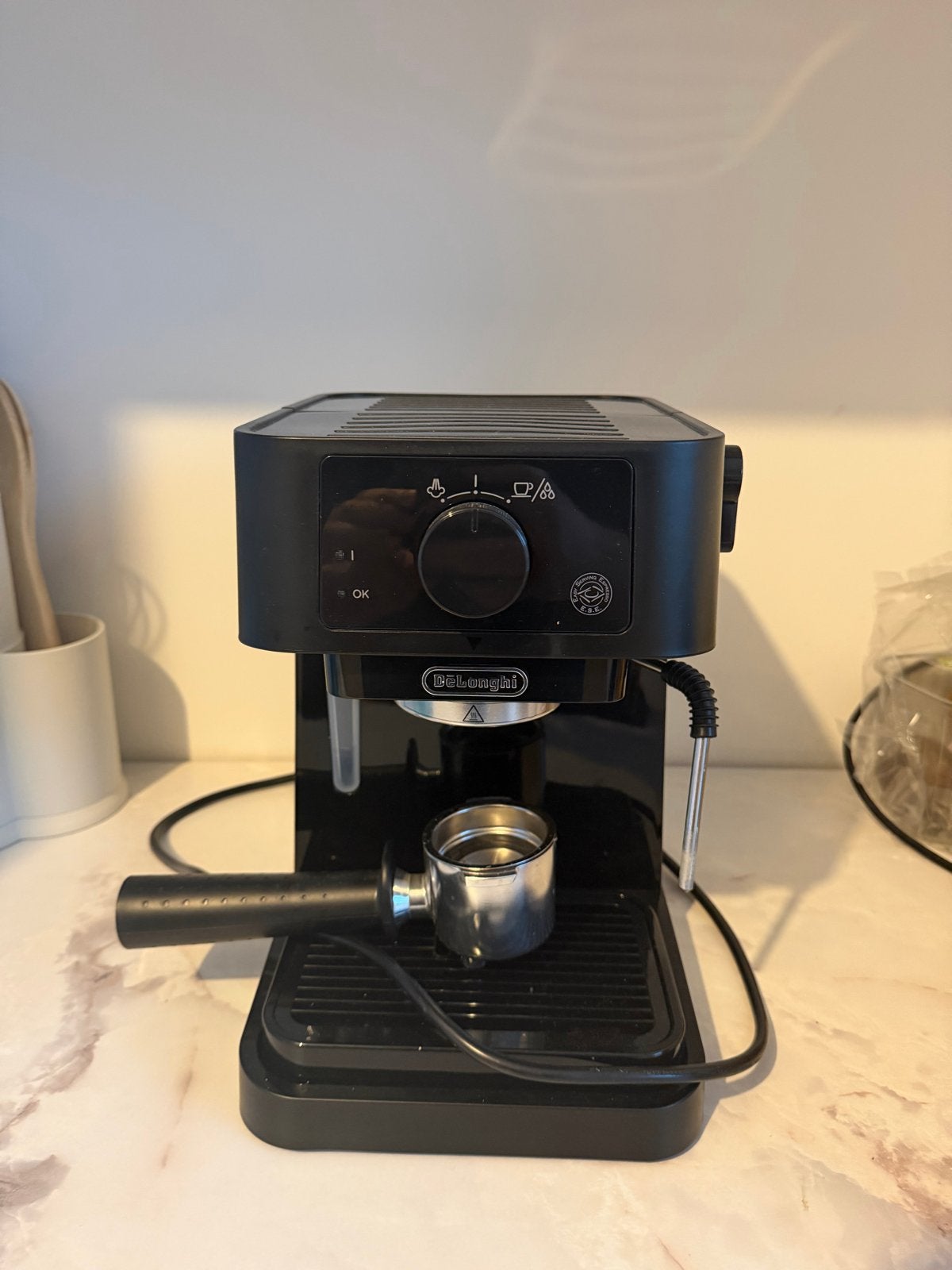 De'Longhi Dedica Style EC685.BK Espressomachine Zwart, Ophalen, Afneembaar waterreservoir, Espresso apparaat, Gemalen koffie