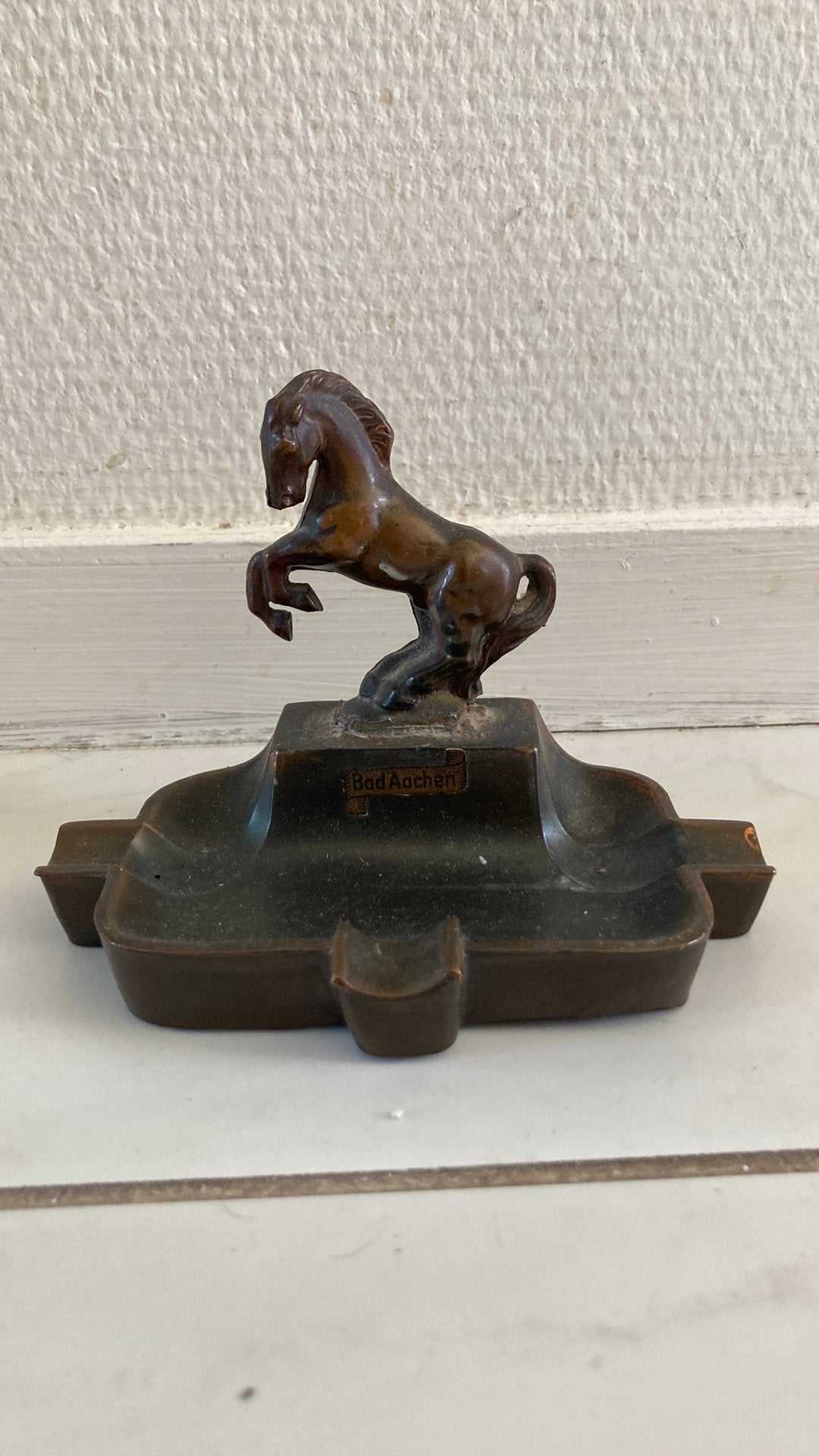 Bad Aachen Asbak met paard van brons 14 cm breed -, Ophalen of Verzenden, Brons