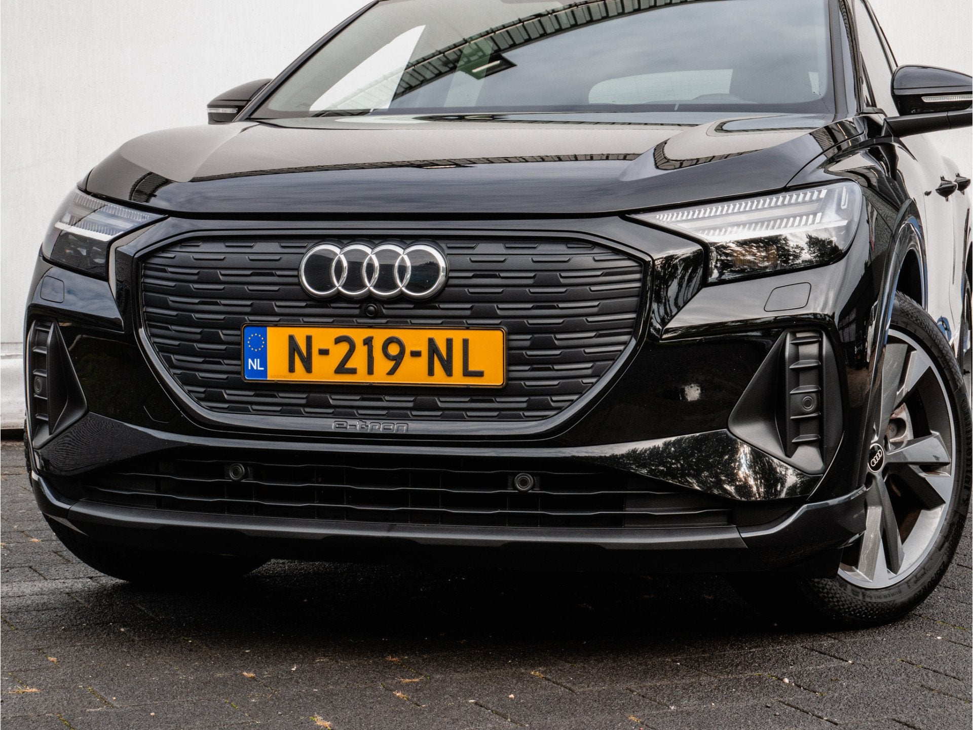 Audi Q4 e-tron 40 Launch edition Advanced 77 kWh SOH 90% Son, Auto's, Automaat, Gebruikt, Met garantie (alle), Zwart