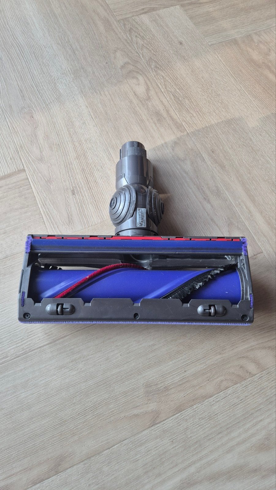 Foto 13 van Dyson V8 Absolute steelstofzuiger met accessoires