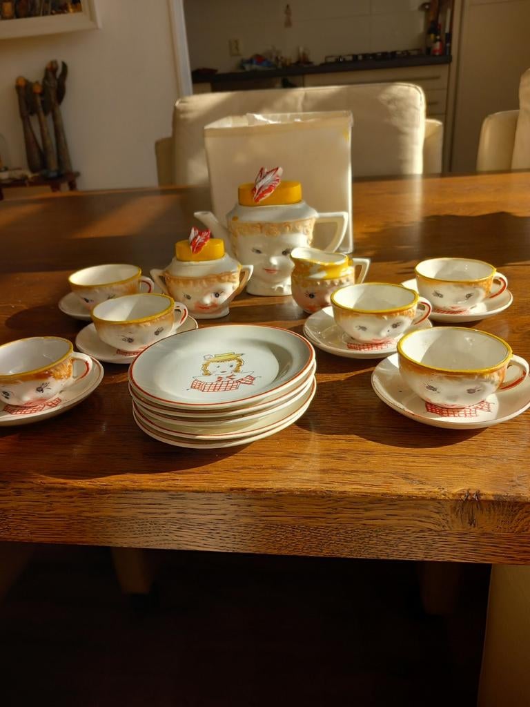 Vintage kinder porseleln theeserviesje met gezichtjes, Antiek en Kunst, Ophalen of Verzenden