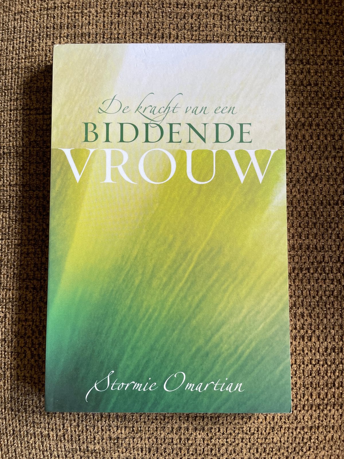 Stormie Omartian - De kracht van een biddende vrouw, Christendom | Protestants, Ophalen of Verzenden, Zo goed als nieuw, Stormie Omartian