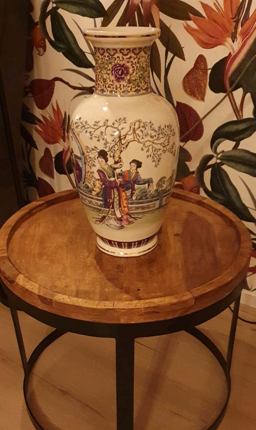 Decoratieve Chinese vaas met gedetailleerde afbeeldingen, Ophalen