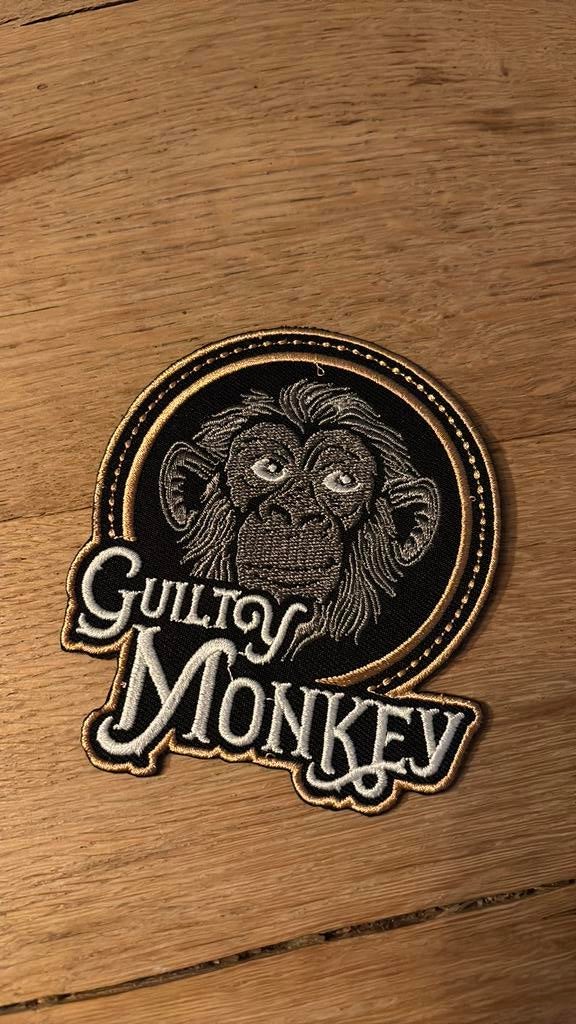 Guilty monkey embleem, Verzenden, Zo goed als nieuw, Versiering, Carnaval