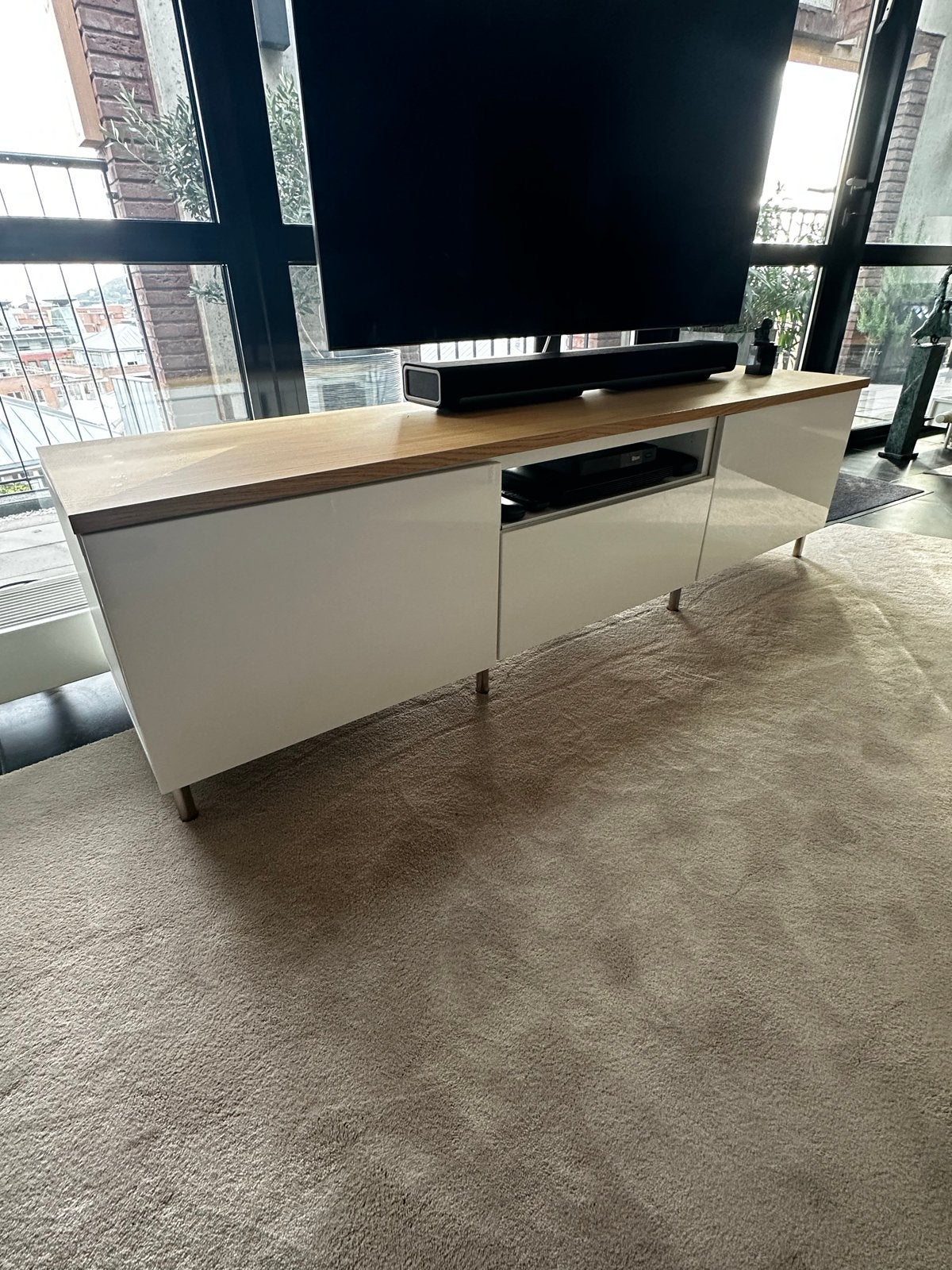 Modern TV-meubel met opbergruimte - Wit/Hout, Huis en Inrichting, Ophalen, 150 tot 200 cm, Zo goed als nieuw, Minder dan 100 cm