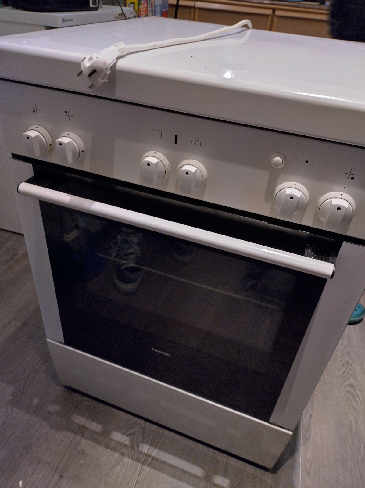 Siemens Fornuis met Oven (Oven defect, fornuis werkt), Witgoed en Apparatuur, Ophalen, 60 cm of meer, 4 kookzones, Gas