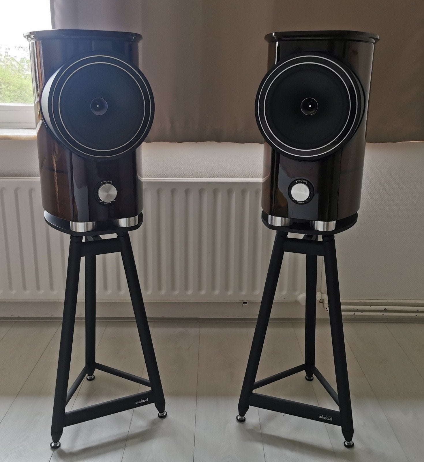 Fyne Audio F1.8, Vloerstaande luidspreker, 120 tot 150 watt, Zo goed als nieuw, Inclusief standaarden