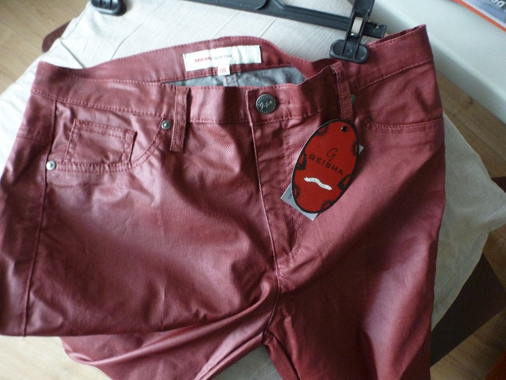 NIEUW broek GEISHA imitatie leer burgundy 44 -GRATIS zend, Kleding | Dames, Broeken en Pantalons, Overige kleuren, Verzenden, Maat 42/44 (L)