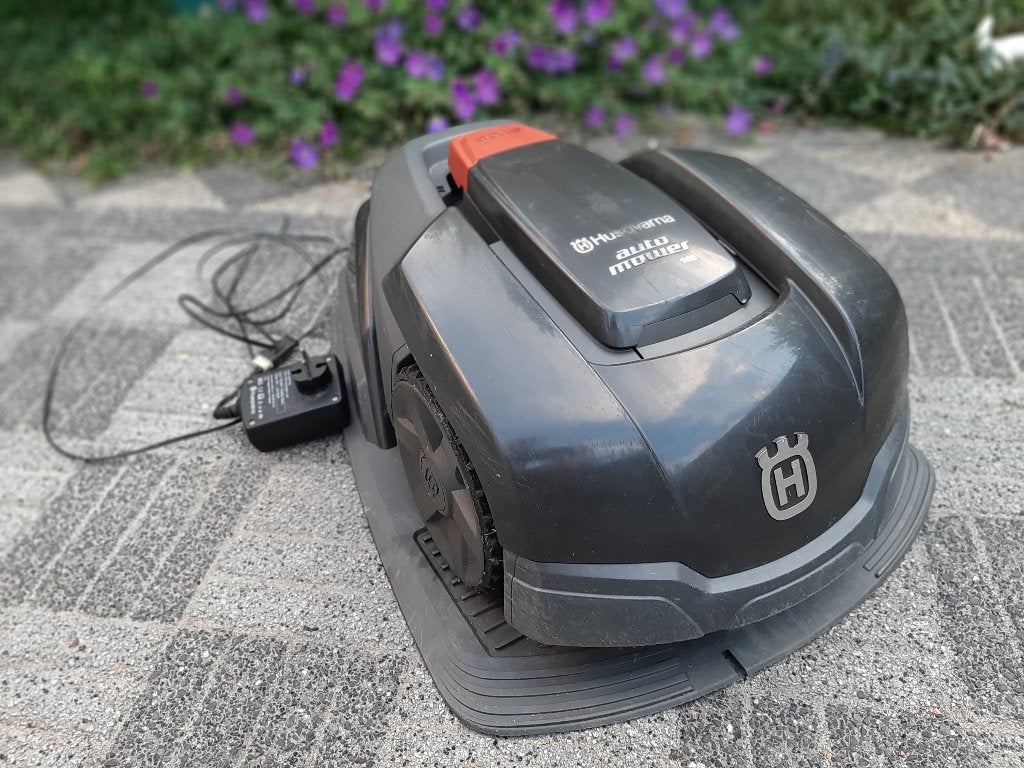 Husqvarna Automower 105 robotmaaier, Tuin en Terras, Robotmaaiers, Ophalen, Gebruikt, Minder dan 20 cm, Husqvarna