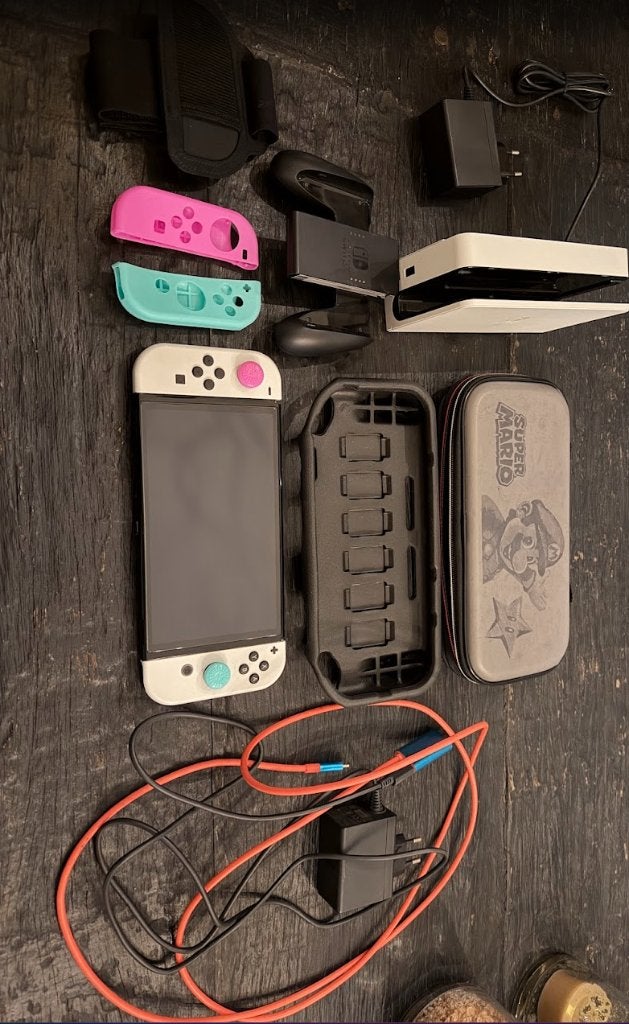 NINTENDO Switch OLED Wit Switch v2 spelcomputer, Switch OLED, Met games, Met 2 controllers, Ophalen of Verzenden