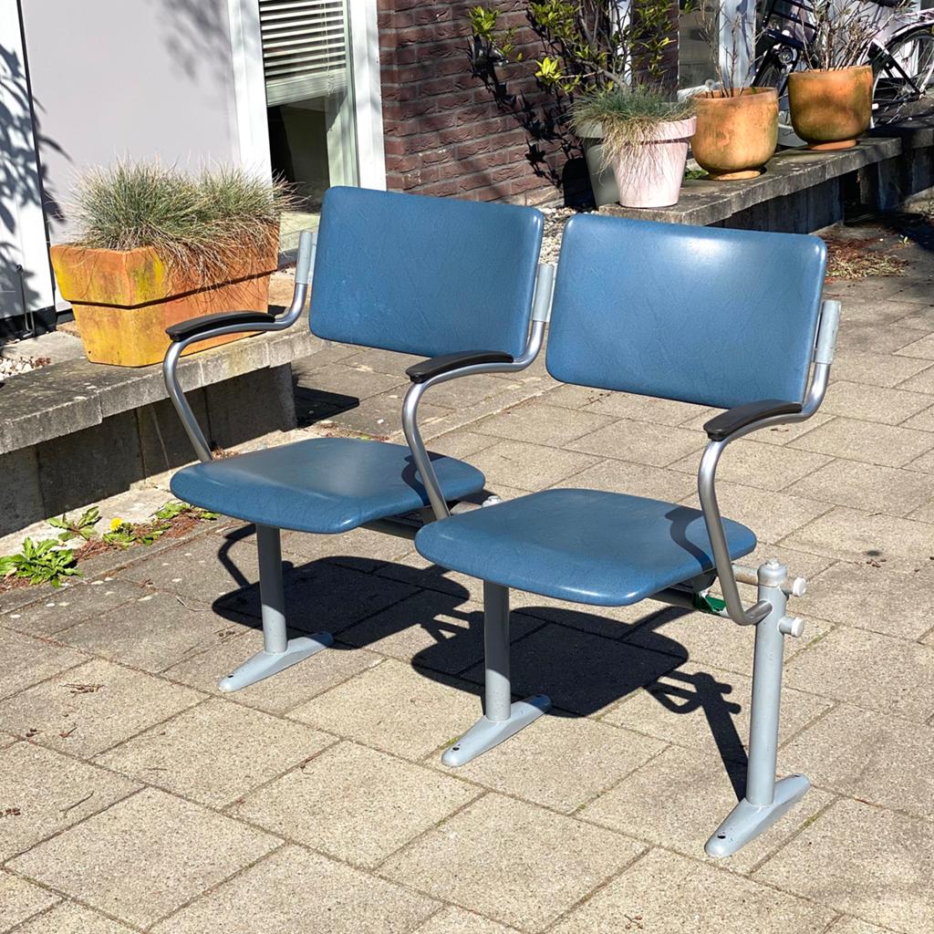 2x vintage tweezits jaren 60 70 buisframe bakeliet stoel, Huis en Inrichting, Stoelen, Zo goed als nieuw, Ophalen
