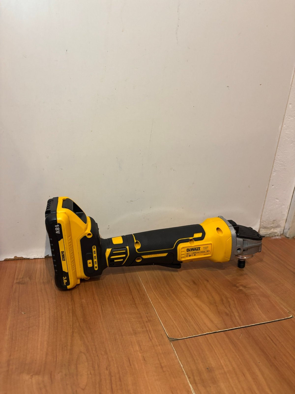 Dewalt slijptol met accu's - Zo goed als nieuw, Doe-het-zelf en Verbouw, Gereedschap | Slijpmachines, Ophalen of Verzenden, Zo goed als nieuw