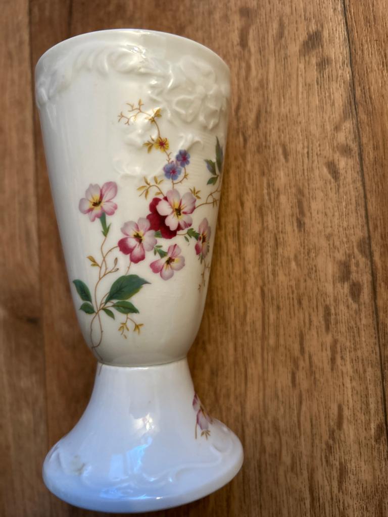 Limoges France Porseleinen Vaasje - Bloemmotief, Ophalen of Verzenden
