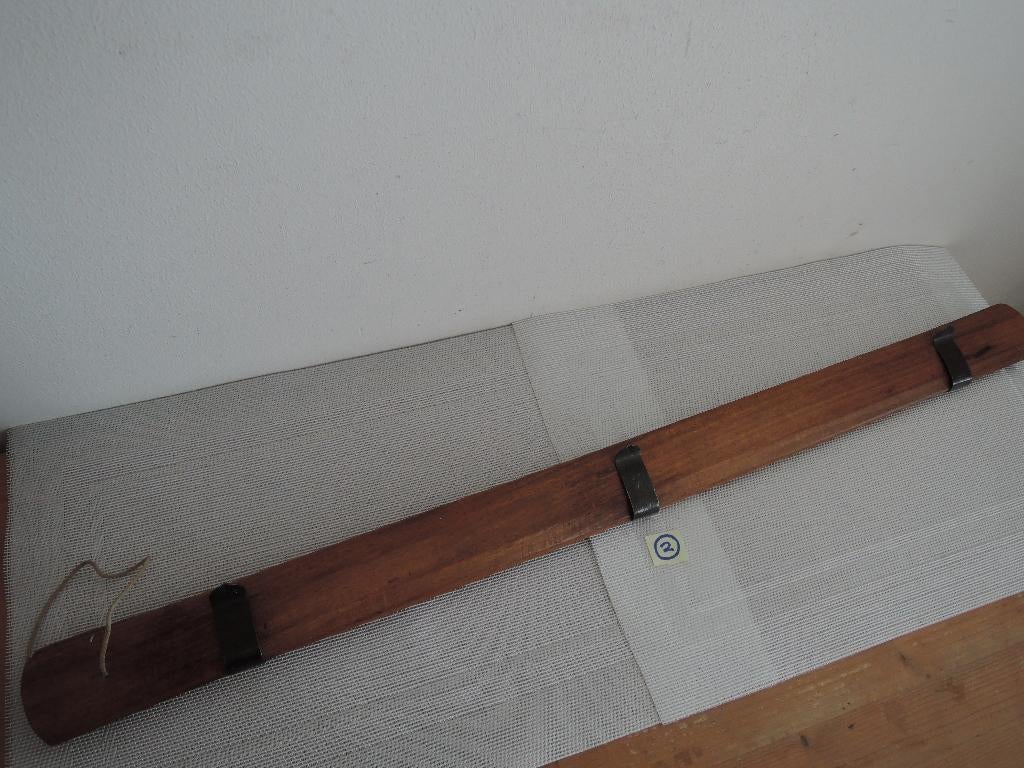 Oude houten krantenstok met metalen klemmen (2), Ophalen of Verzenden