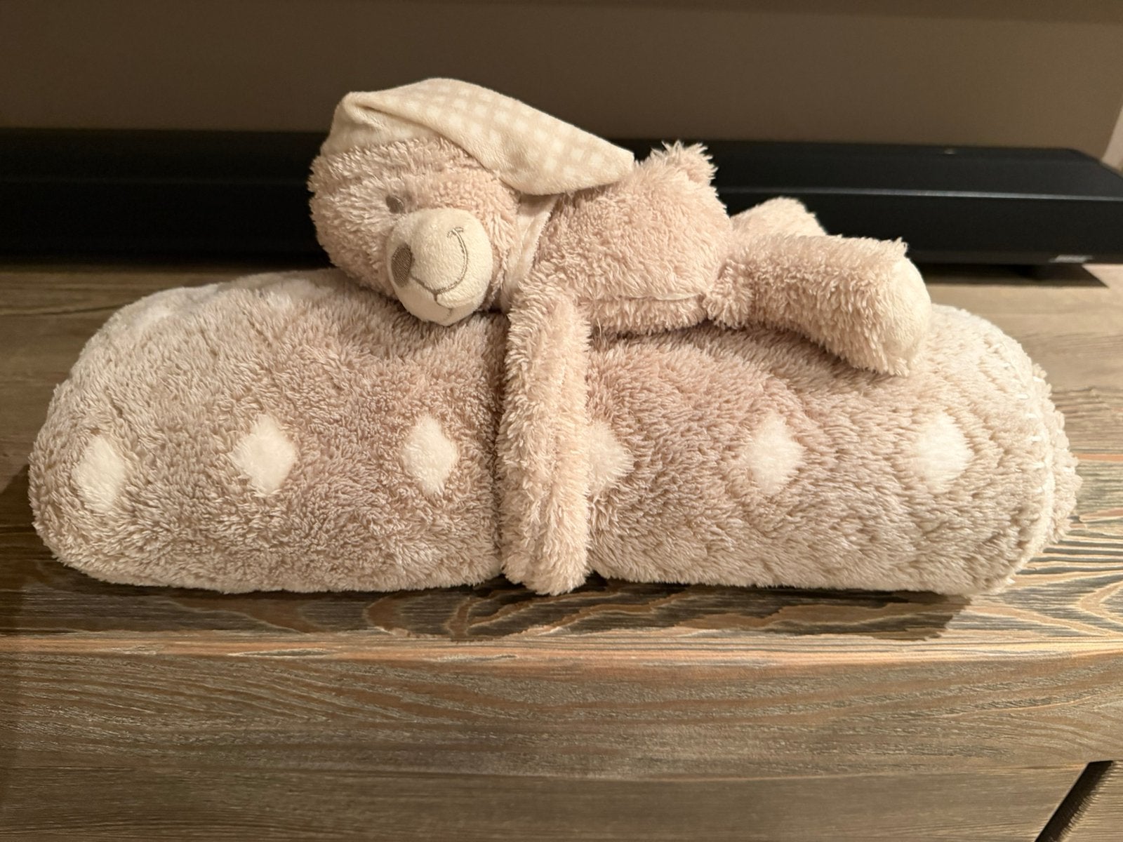 NIEUW! Knuffeldeken met beertje beige, Overige karakters, Beer, Nieuw, Ophalen of Verzenden