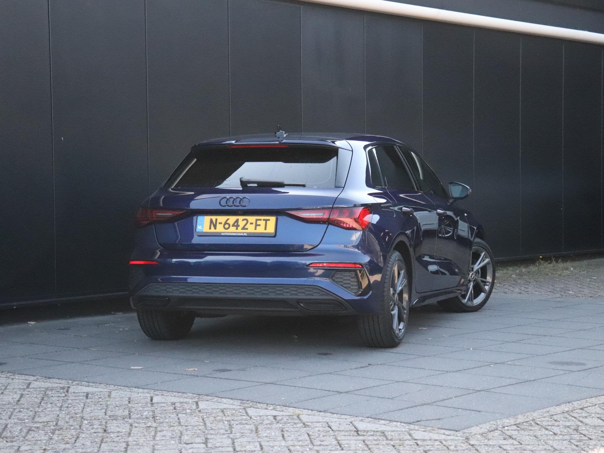 Audi A3 Sportback 30 TFSI S edition | PANO | CAMERA | NAVI |, Gebruikt, Blauw, Leder en Stof, Origineel Nederlands